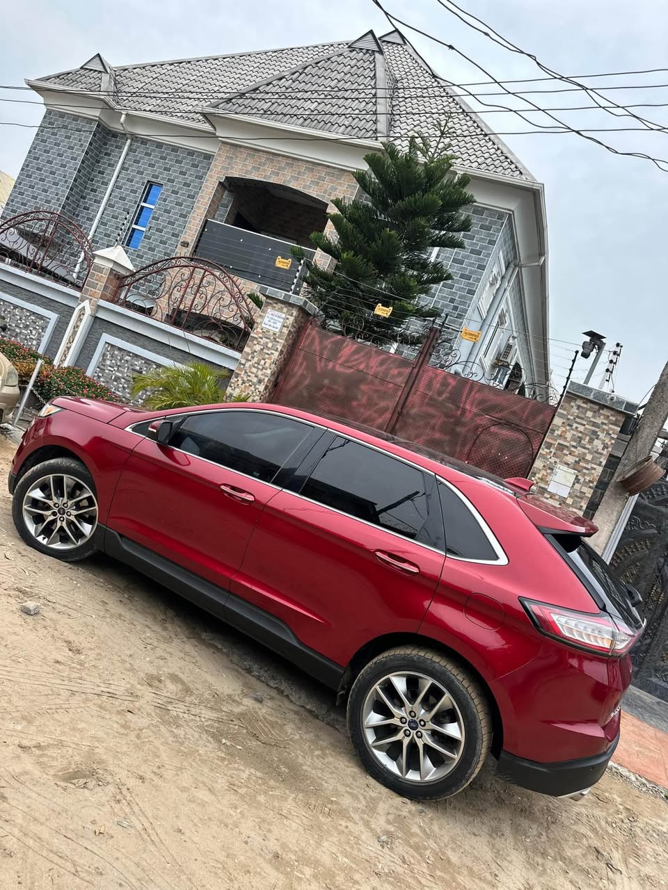 A picture of 2016 Ford edge titanium with 4plug engine