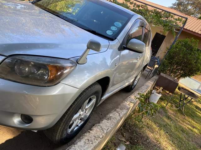 A picture of Rav 4 on sale with no pressure 110 000 location
