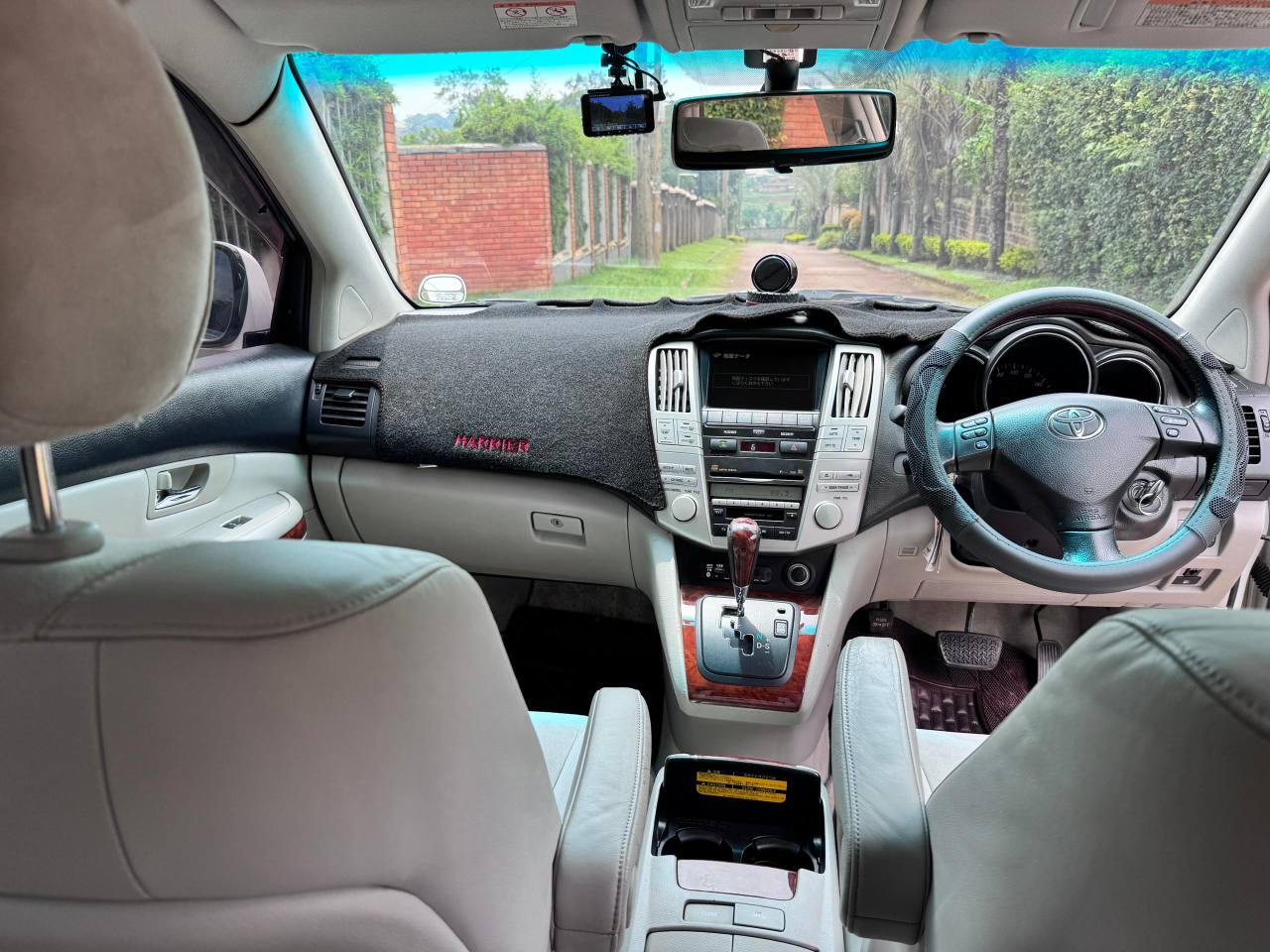 A picture of Toyota harrier