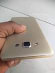 A picture of Samsung galaxy A7