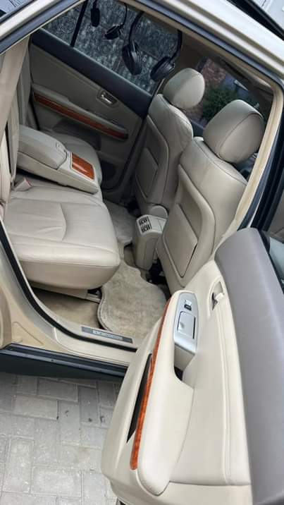 A picture of Rx330 2005 model foreign used 13 5m