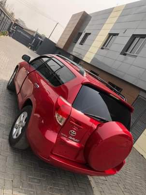 A picture of Toyota RAV4 2008 V6 toks standard leather interior