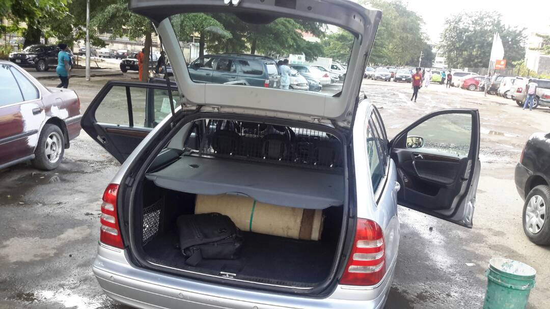 A picture of Very neat Mercedes Benz C wagon
