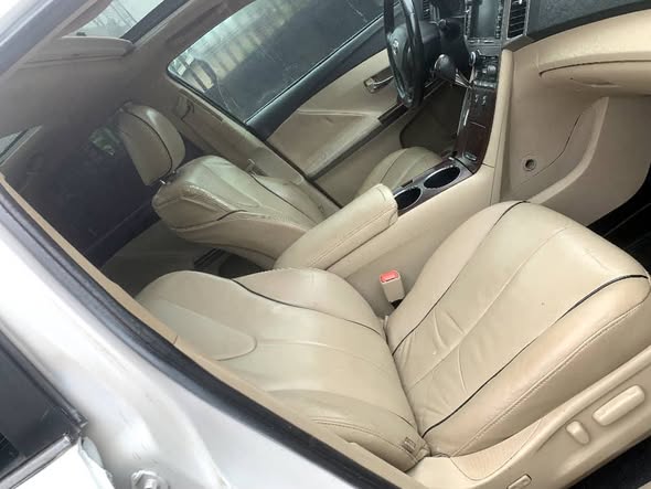 A picture of Toyota Venza 2010 XLE Full Option