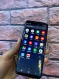 A picture of Samsung s8 at 450 000ugx call 0744600358