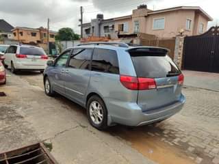 A picture of 2005 Toyota sienna xle