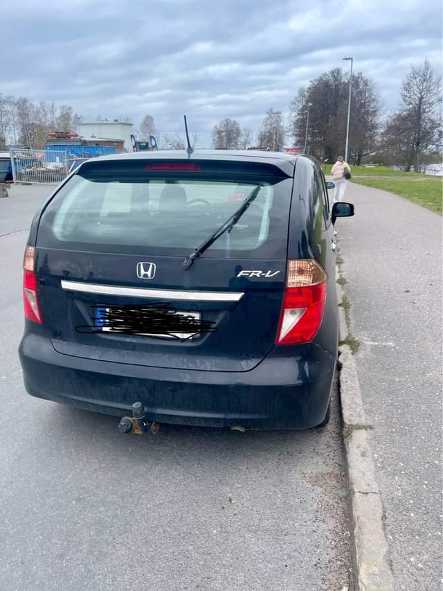 A picture of Honda FR V 2007 6 sitter