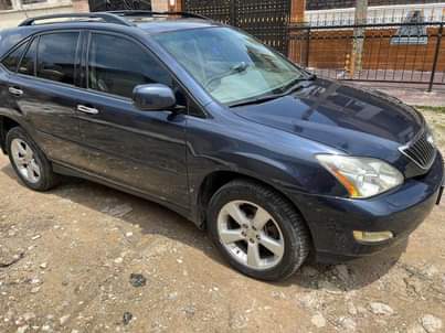A picture of Lexus RX 330