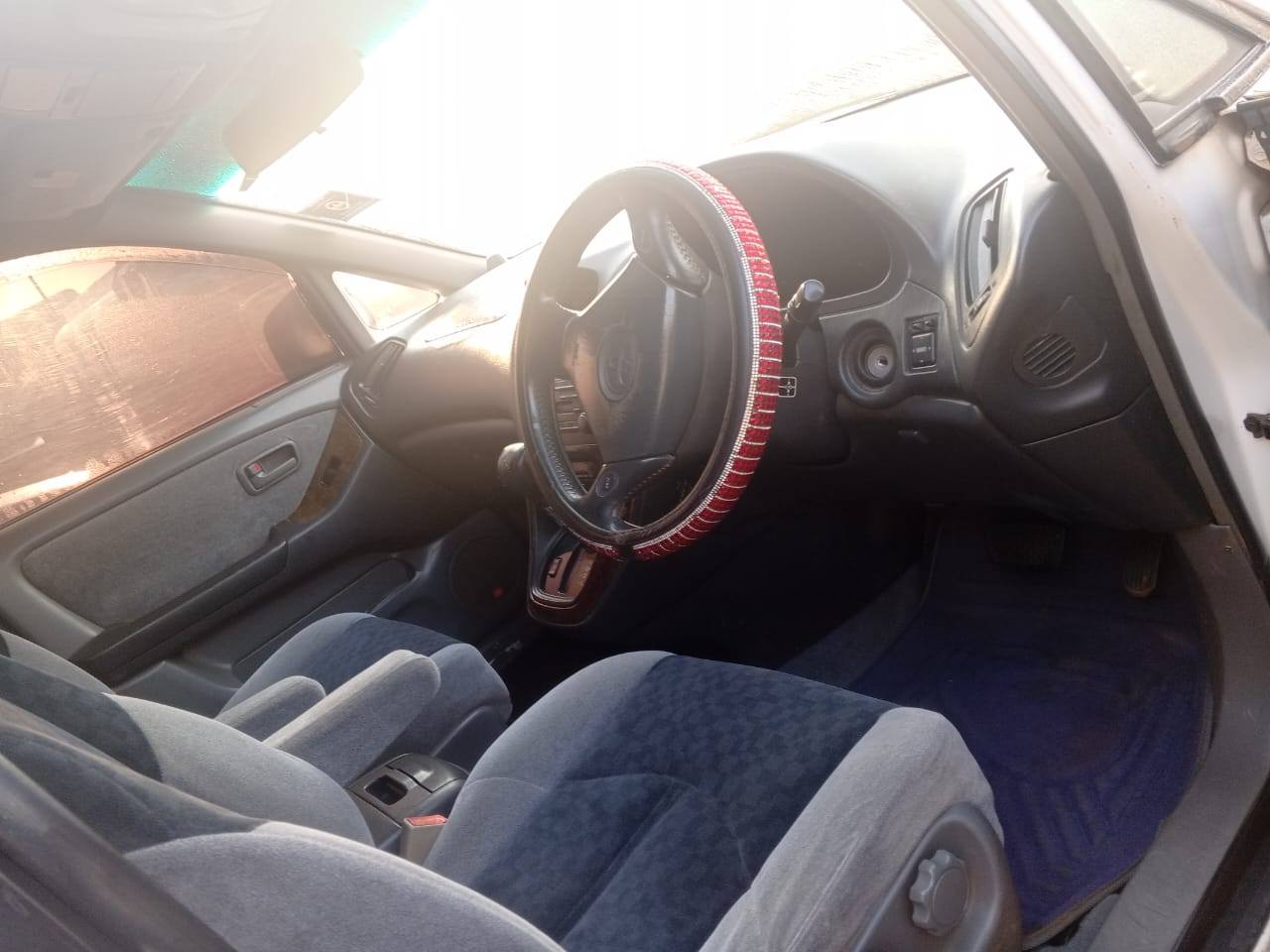 A picture of Toyota Harrier ordinary