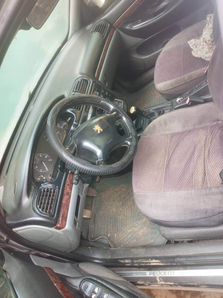 A picture of Distress sales Peugeot 406 with Untempered and gear AC has