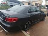 A picture of Mercedes Benz 350