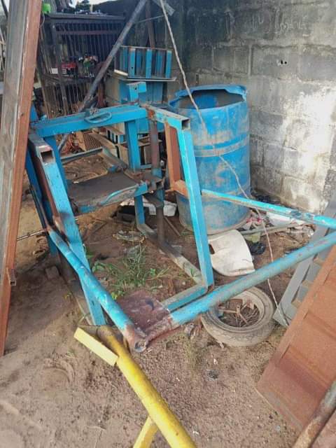 A picture of Egg laying Block making machine 2nine inches 3 six inches