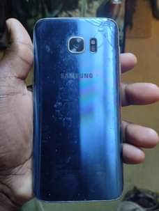 A picture of Samsung galaxy S7 for sale urgently
