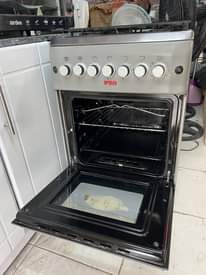 A picture of Von plate 4 Full gass Clean sanaaa Bei 280000 Pigaa