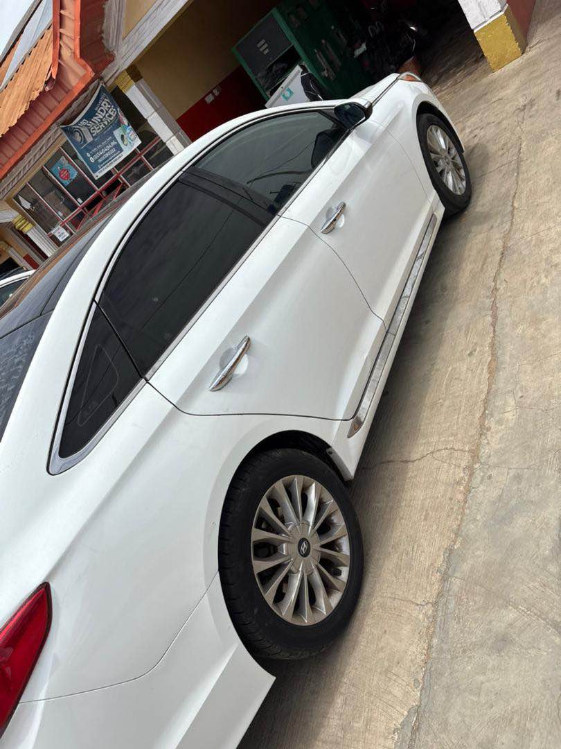 A picture of Hyundai sonata 2015 limited Toks