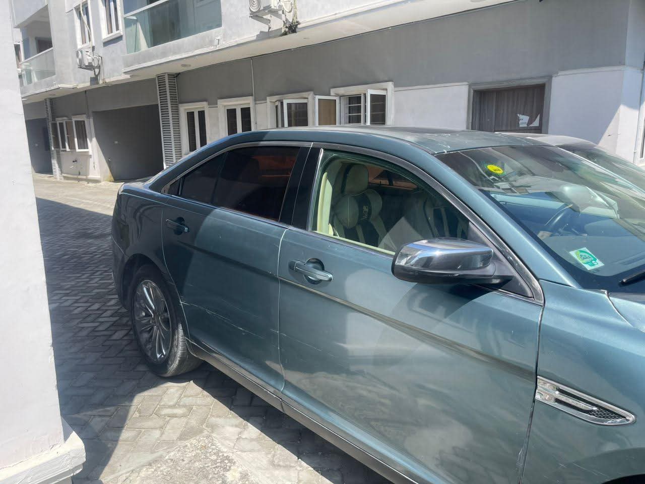 A picture of 2014 Ford taurus