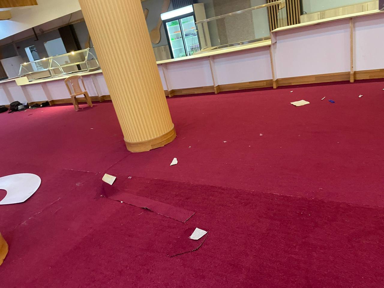 A picture of Wall to wall woolen carpets