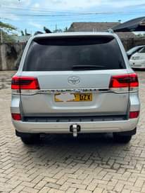 A picture of TOYOTA LANDCRUISER 2017 Price Tshs. 190Million 4800cc Diesel Low Mileage