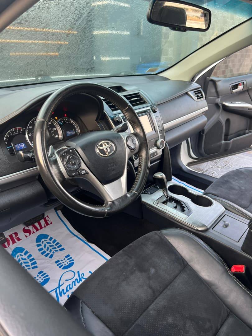 A picture of Toyota Camry 2013 SE