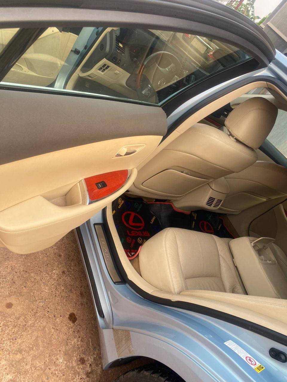 A picture of REGISTERED MAKE. LEXUS MODEL. ES350 YEAR 2013 CONDITION AC CHILLING