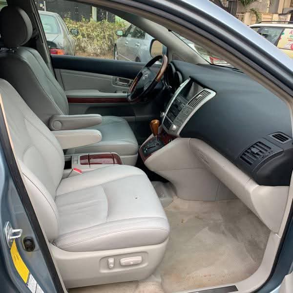 A picture of 2005 Lexus rx 330