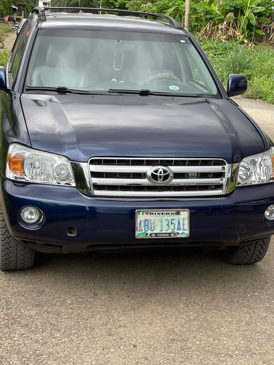 A picture of Toyota highlander 05