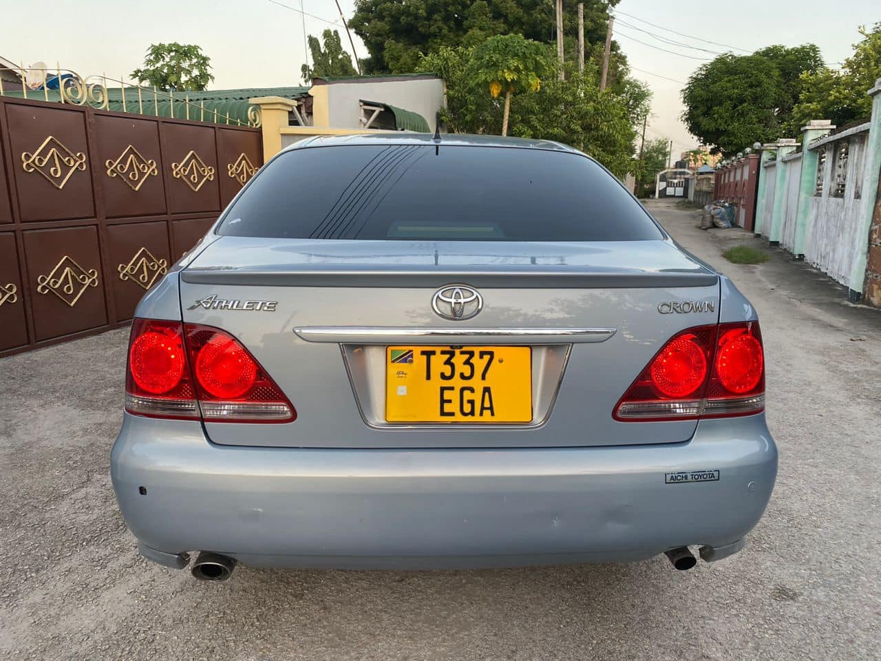 A picture of TOYOTA CROWN