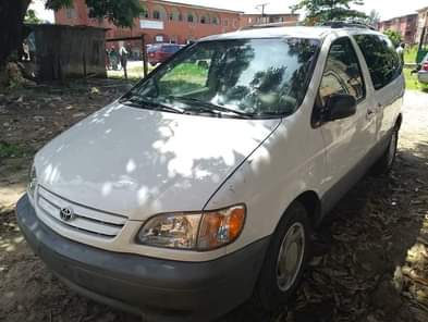 A picture of 2002 Toyota sienna tokumbo LE Price 5 2m Location Mile2