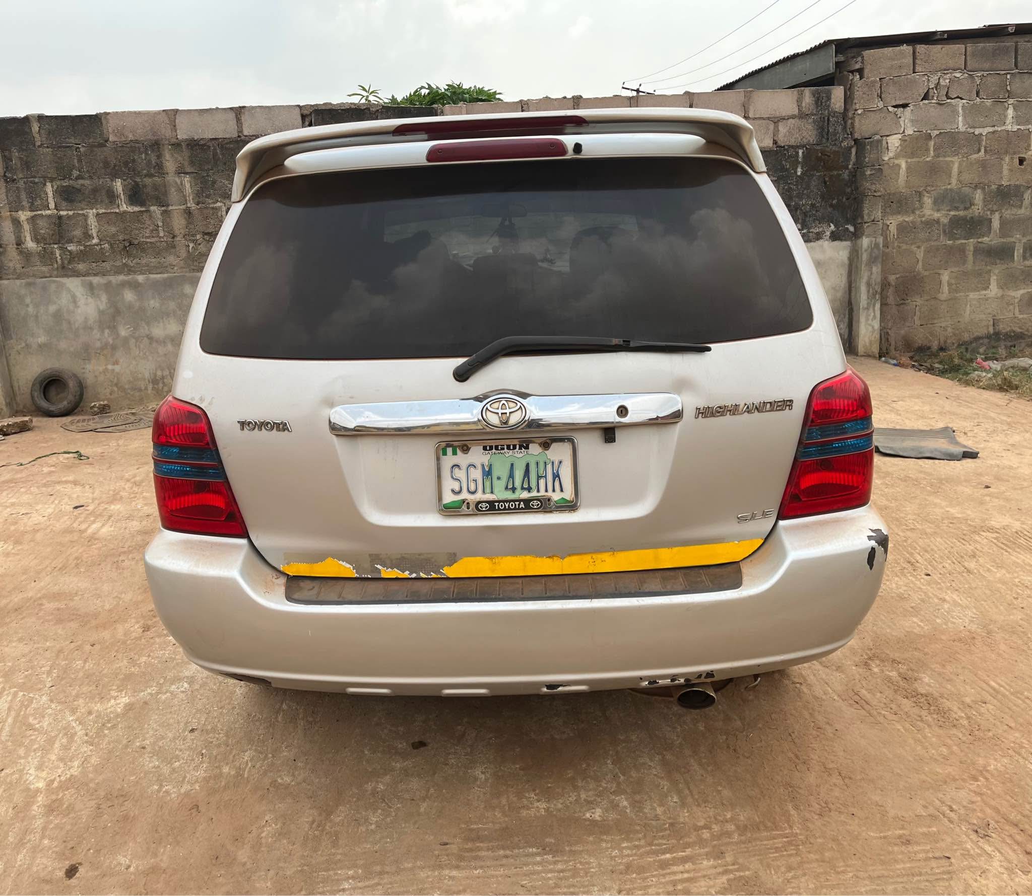 A picture of TOYOTA HIGHLANDER 02