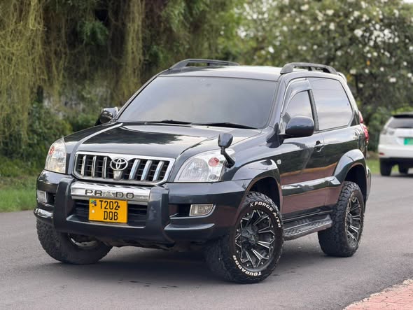 A picture of TOYOTA LAND CRUISER 120