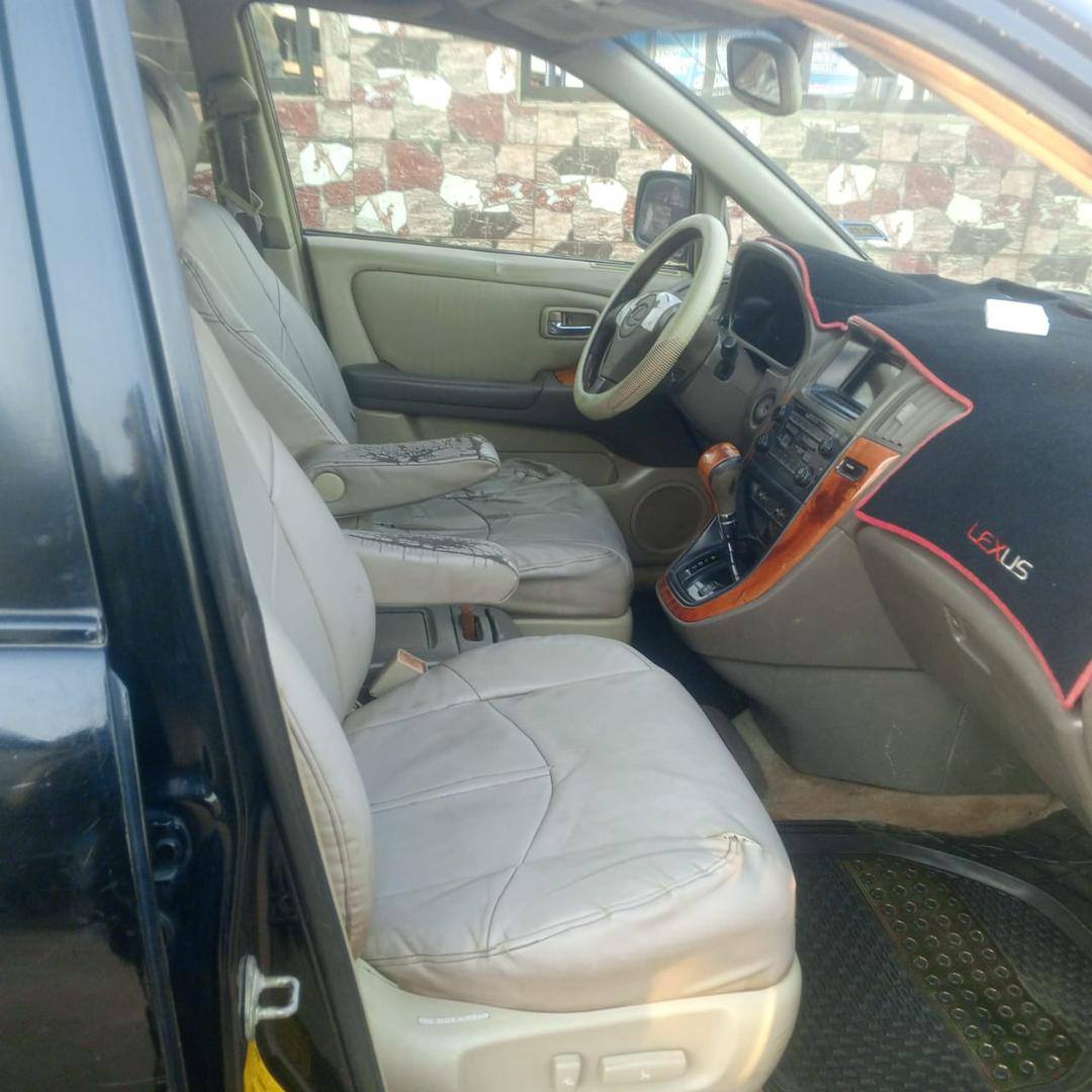 A picture of Rx300 going for sale