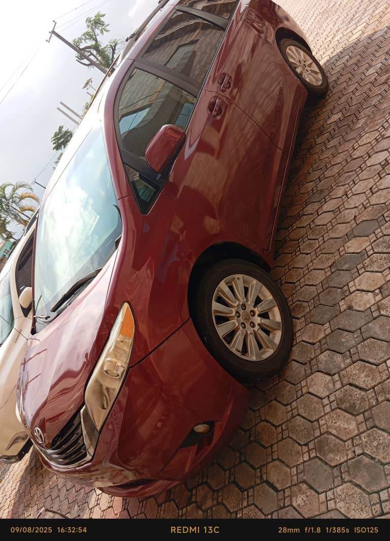 A picture of Toyota Sienna 2012 Direct Belgium