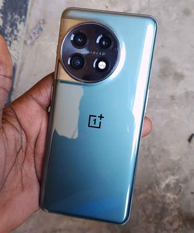A picture of OnePlus 11 5G 512gb 16gb Ram