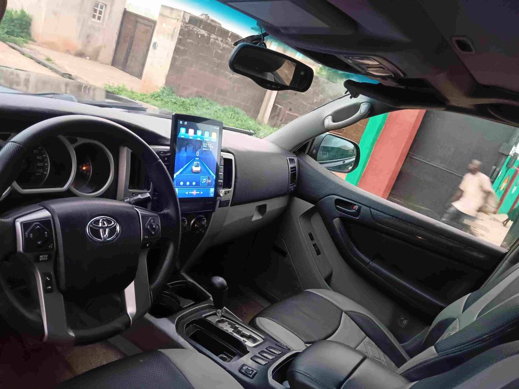A picture of Toyota 4runner with