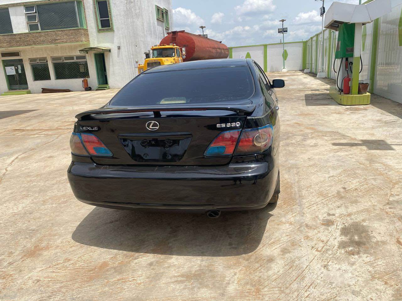 A picture of Lexus 330