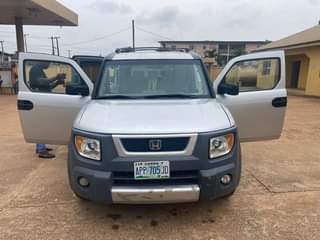 A picture of Honda element 2003