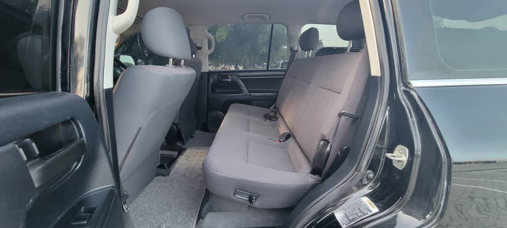 A picture of LAND CRUISER V8