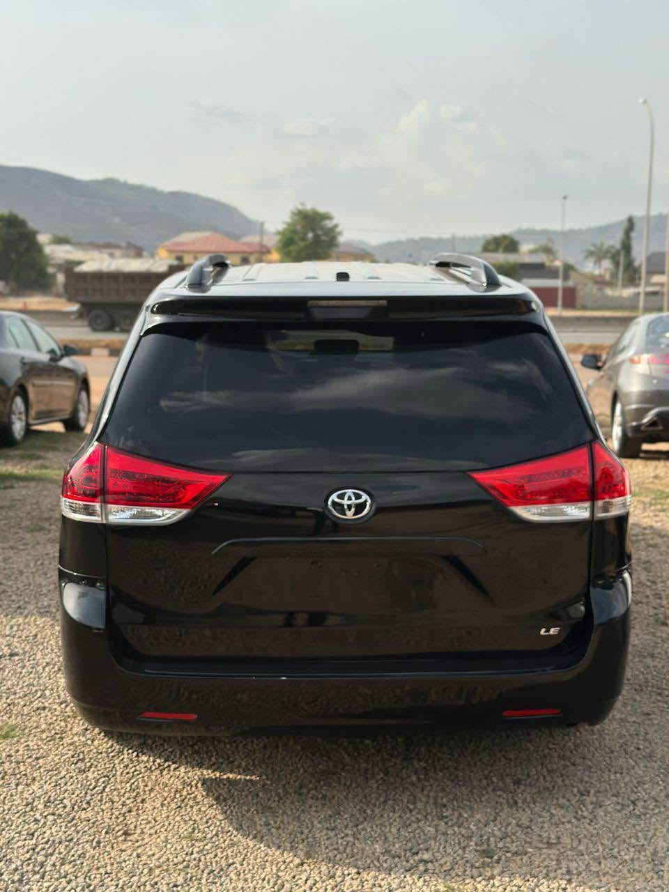 A picture of 2012 TOYOTA SIENNA
