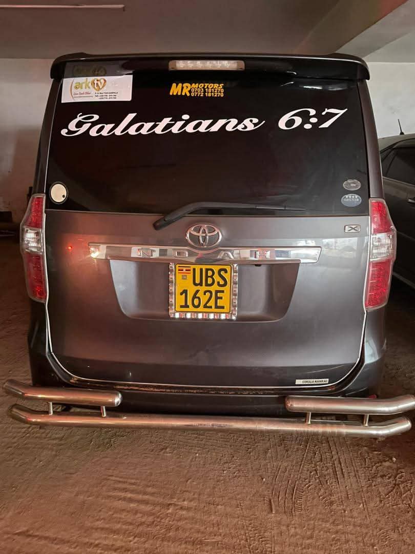 A picture of 2009 Japan toyota noah