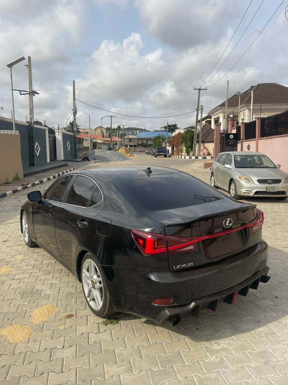A picture of Lexus Is350
