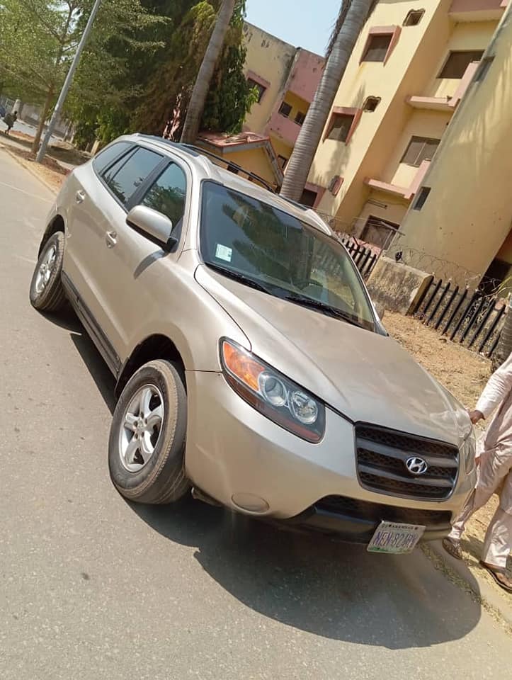 A picture of Distress Hyundai Santafe 2006 buy and drive Price 3.650million Call