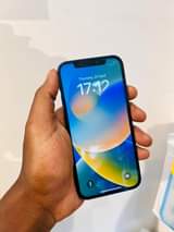 A picture of Iphone 12 128gb