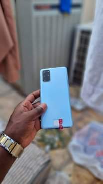 A picture of UK used original phones