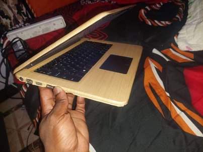 A picture of Dell Chaji masaa 7 Ram 4 gb Storage gb 1000
