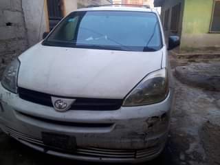 A picture of Toyota sienna 05