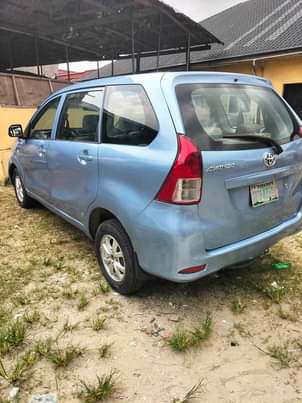 A picture of Toyota Avanza 2013 Blue