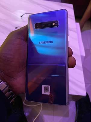 A picture of SAMSUNG S10 128GB