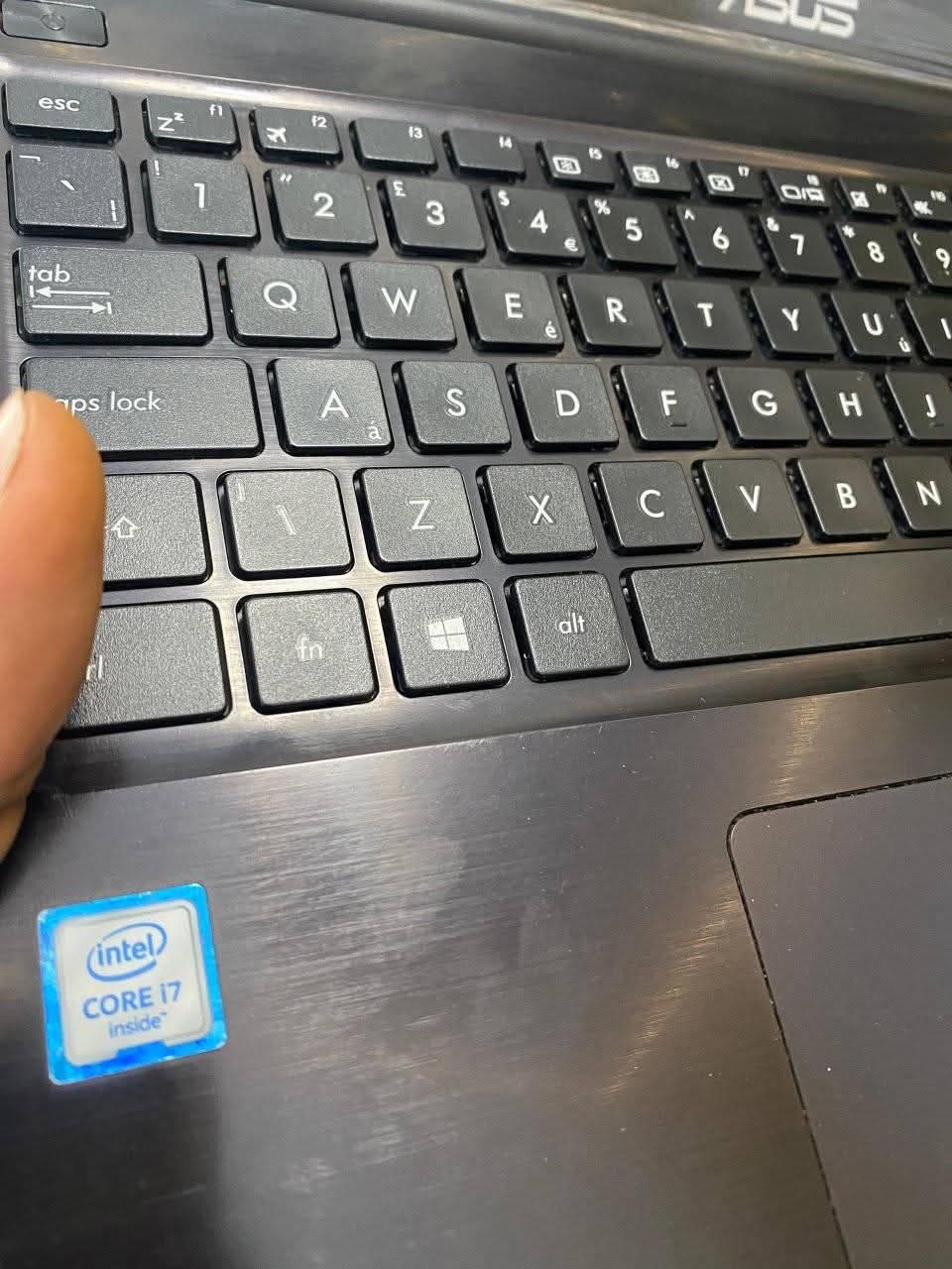 A picture of Asus Core i7 6th generation 150k