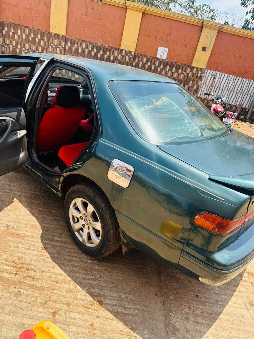 A picture of Toyota camry 2 2