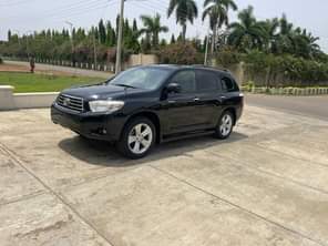 A picture of TOYOTA HIGHLANDER SLIGHTLY USED 2010 MODEL KEYLESS IGNITION WITH ORIGINAL